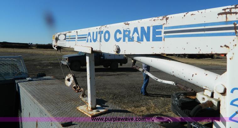 image for item J5223 1990 Chevrolet 3500 utility truck with crane