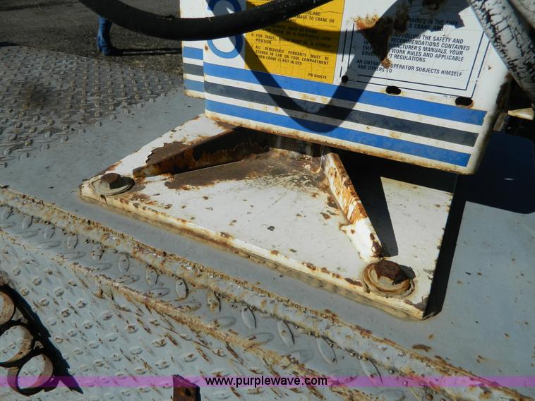 image for item J5223 1990 Chevrolet 3500 utility truck with crane