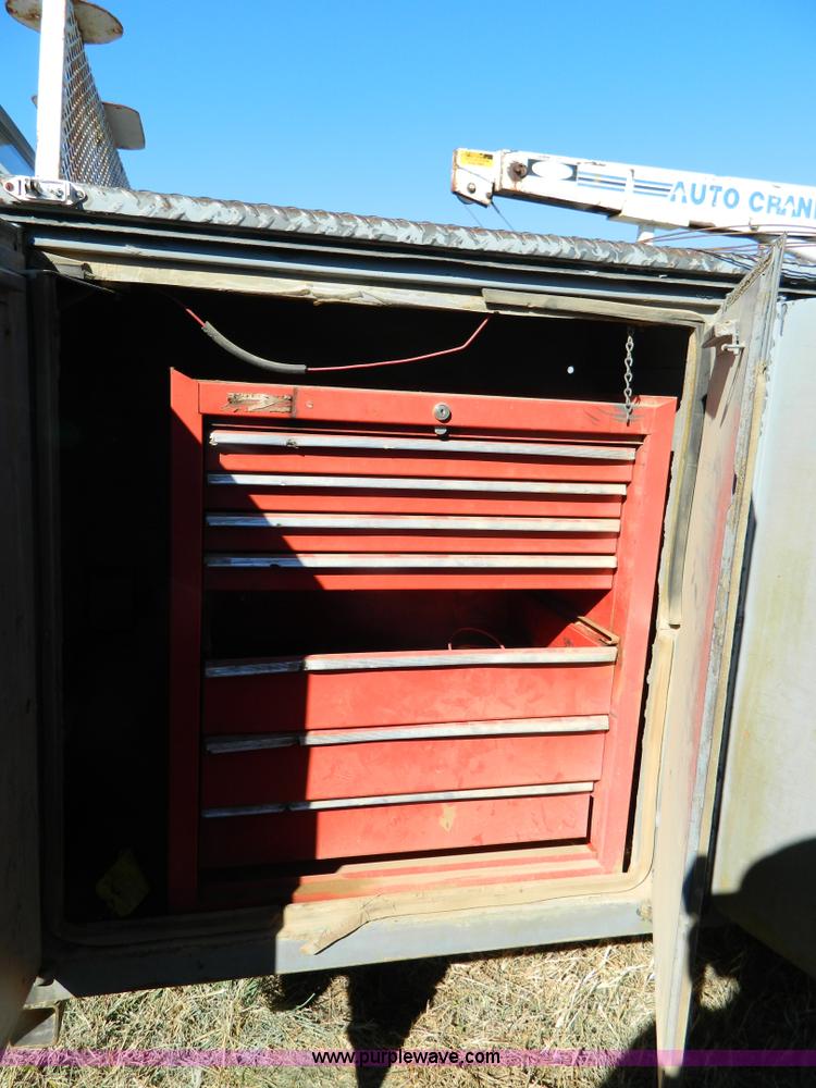 image for item J5223 1990 Chevrolet 3500 utility truck with crane