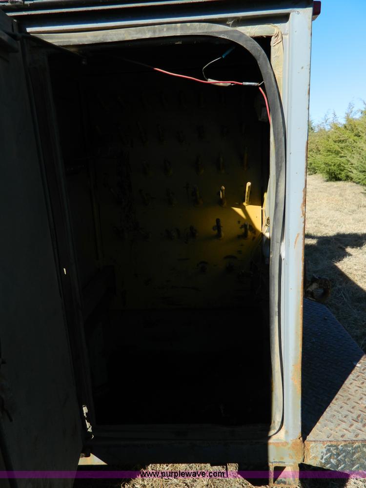 image for item J5223 1990 Chevrolet 3500 utility truck with crane