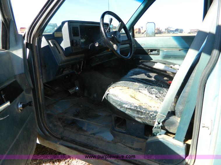 image for item J5223 1990 Chevrolet 3500 utility truck with crane