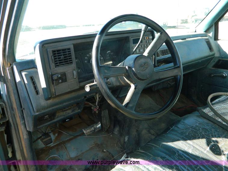 image for item J5223 1990 Chevrolet 3500 utility truck with crane