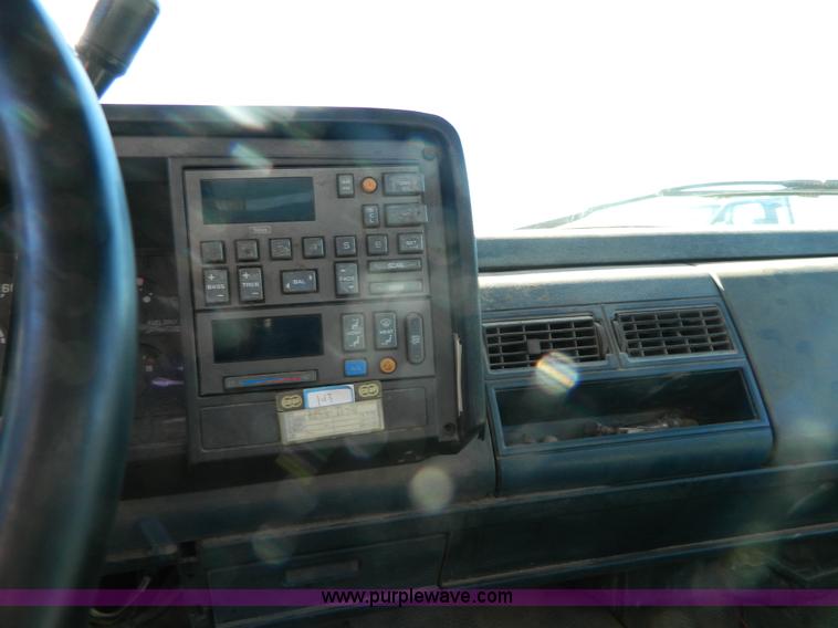 image for item J5223 1990 Chevrolet 3500 utility truck with crane