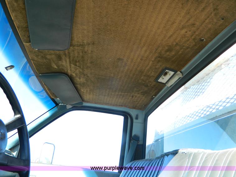 image for item J5223 1990 Chevrolet 3500 utility truck with crane