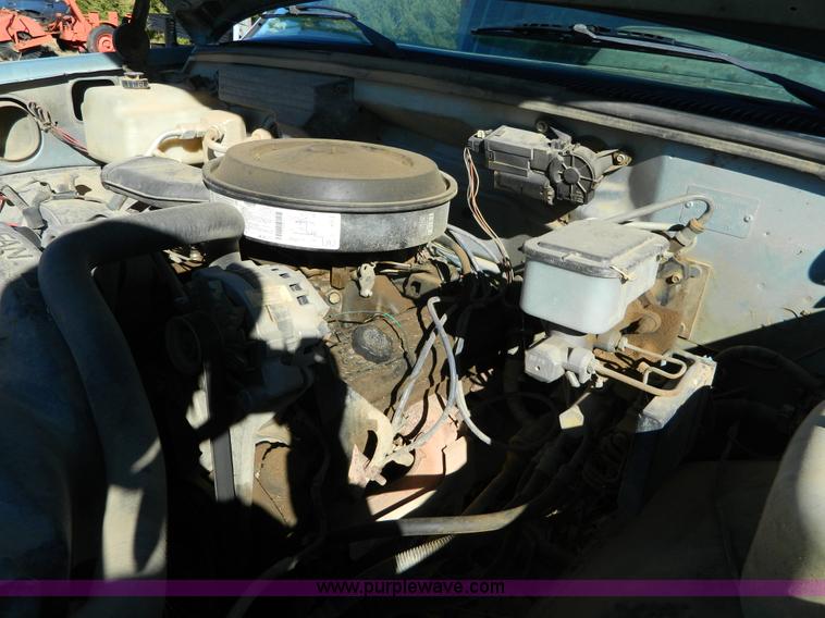 image for item J5223 1990 Chevrolet 3500 utility truck with crane