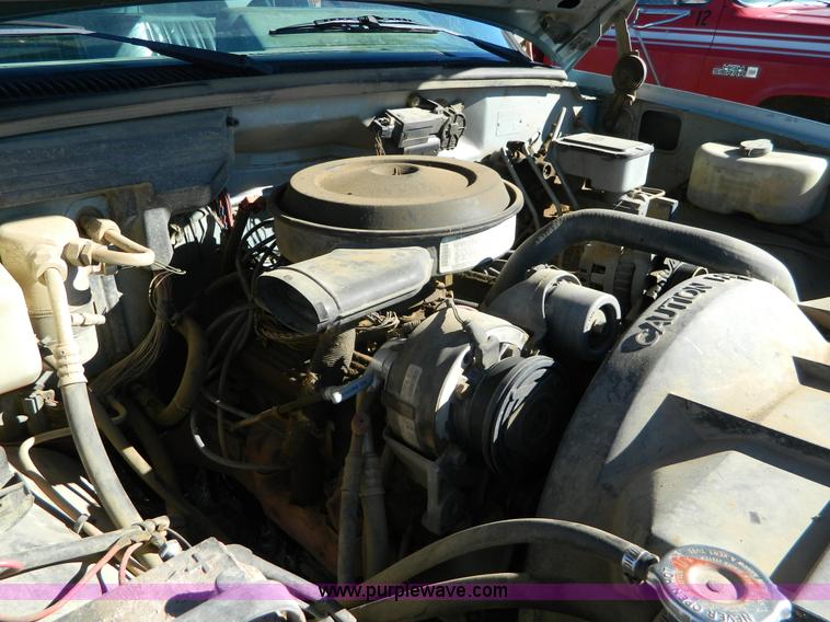 image for item J5223 1990 Chevrolet 3500 utility truck with crane