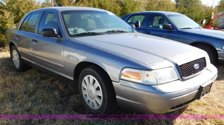 image for item J5227 2006 Ford Crown Victoria Police Interceptor
