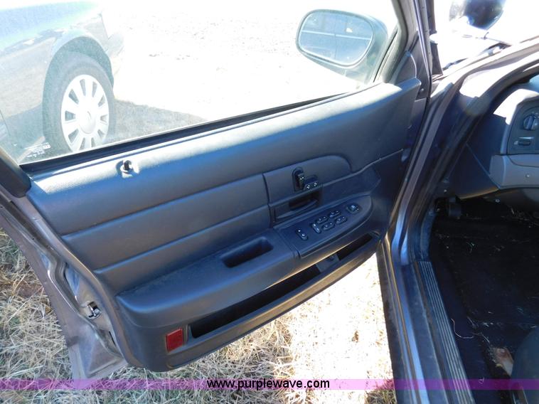 image for item J5227 2006 Ford Crown Victoria Police Interceptor