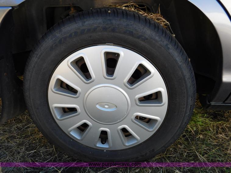 image for item J5227 2006 Ford Crown Victoria Police Interceptor