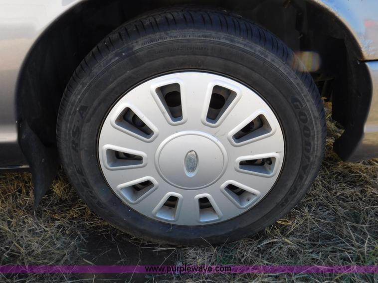 image for item J5227 2006 Ford Crown Victoria Police Interceptor