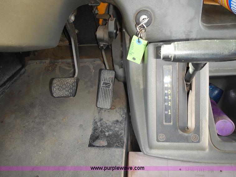 image for item J6314 2000 Freightliner FS65 Thomas school bus