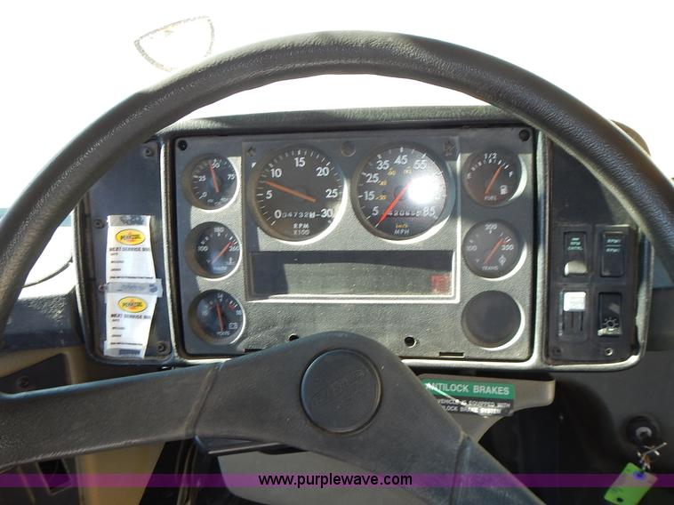 image for item J6314 2000 Freightliner FS65 Thomas school bus