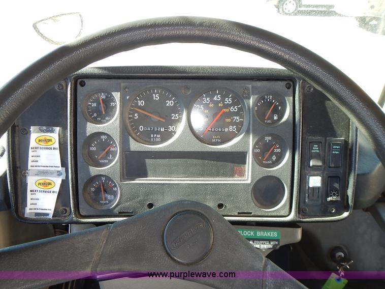 image for item J6314 2000 Freightliner FS65 Thomas school bus