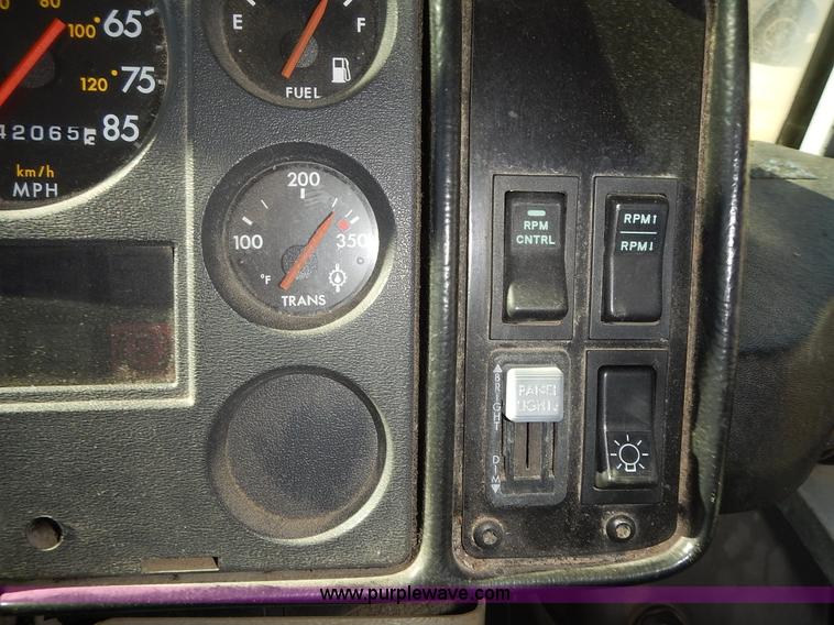 image for item J6314 2000 Freightliner FS65 Thomas school bus