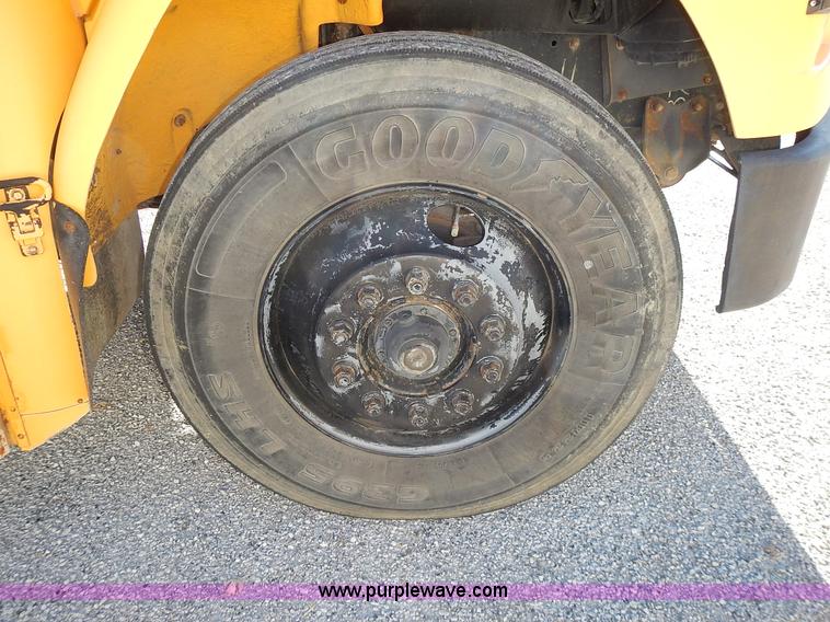 image for item J6314 2000 Freightliner FS65 Thomas school bus