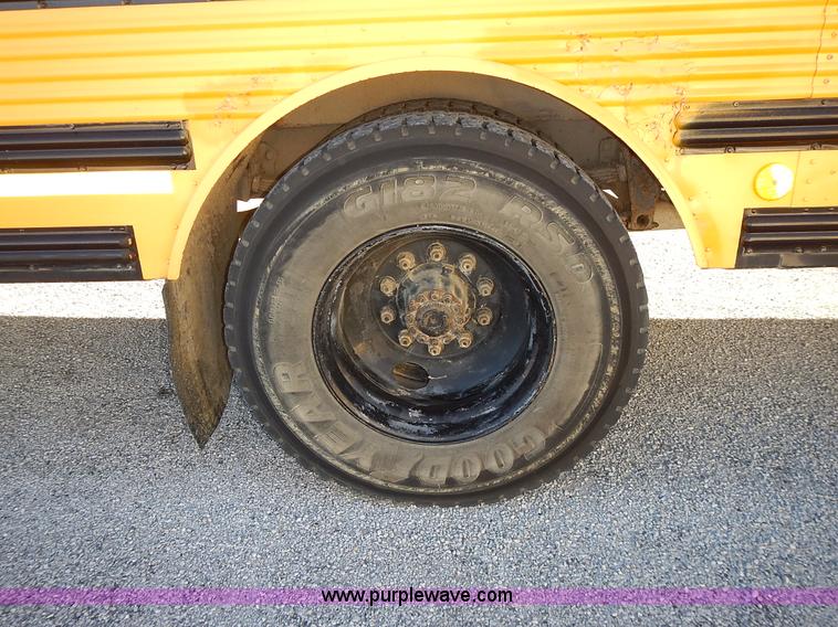 image for item J6314 2000 Freightliner FS65 Thomas school bus