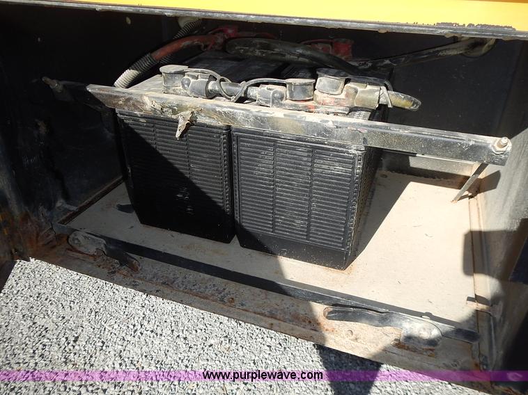 image for item J6314 2000 Freightliner FS65 Thomas school bus