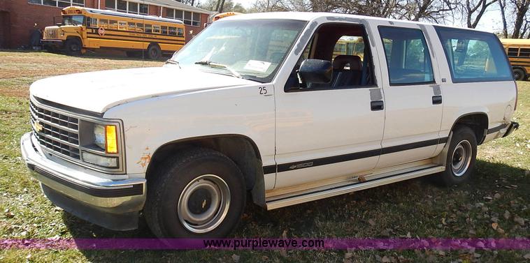 image for item J7023 1993 Chevrolet Suburban C1500 SUV