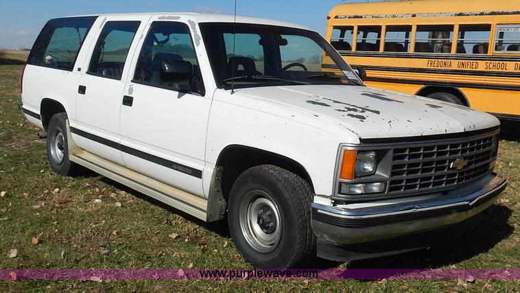 image for item J7023 1993 Chevrolet Suburban C1500 SUV
