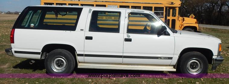 image for item J7023 1993 Chevrolet Suburban C1500 SUV