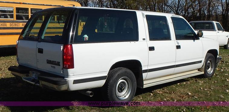 image for item J7023 1993 Chevrolet Suburban C1500 SUV