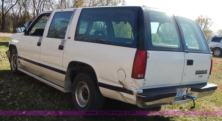 image for item J7023 1993 Chevrolet Suburban C1500 SUV