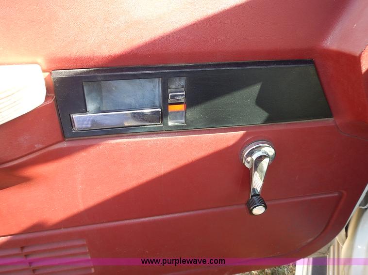 image for item J7023 1993 Chevrolet Suburban C1500 SUV