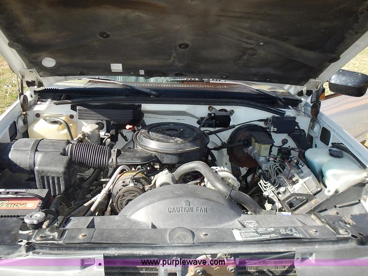 image for item J7023 1993 Chevrolet Suburban C1500 SUV