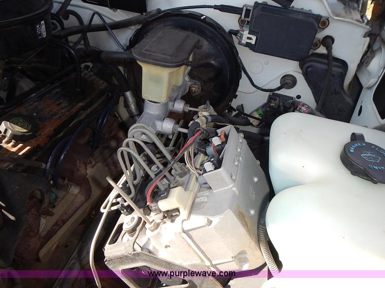 image for item J7023 1993 Chevrolet Suburban C1500 SUV