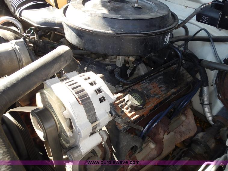 image for item J7023 1993 Chevrolet Suburban C1500 SUV