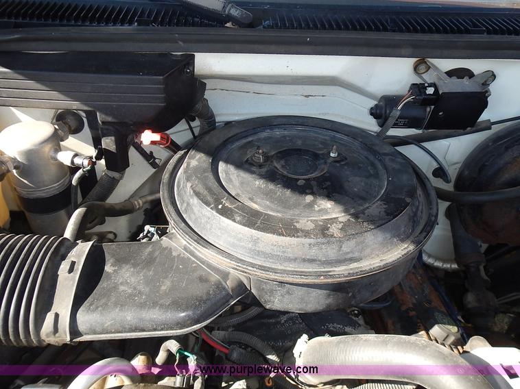 image for item J7023 1993 Chevrolet Suburban C1500 SUV