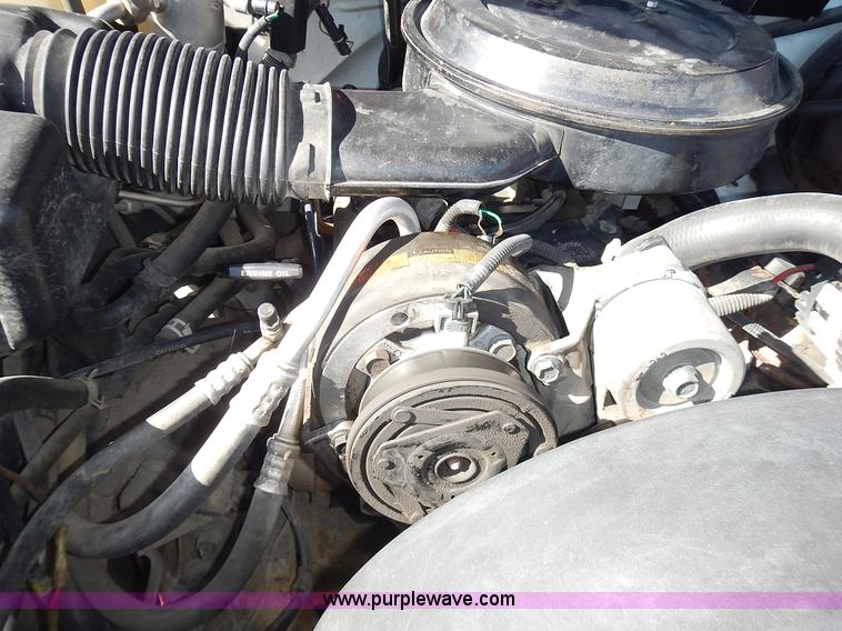 image for item J7023 1993 Chevrolet Suburban C1500 SUV