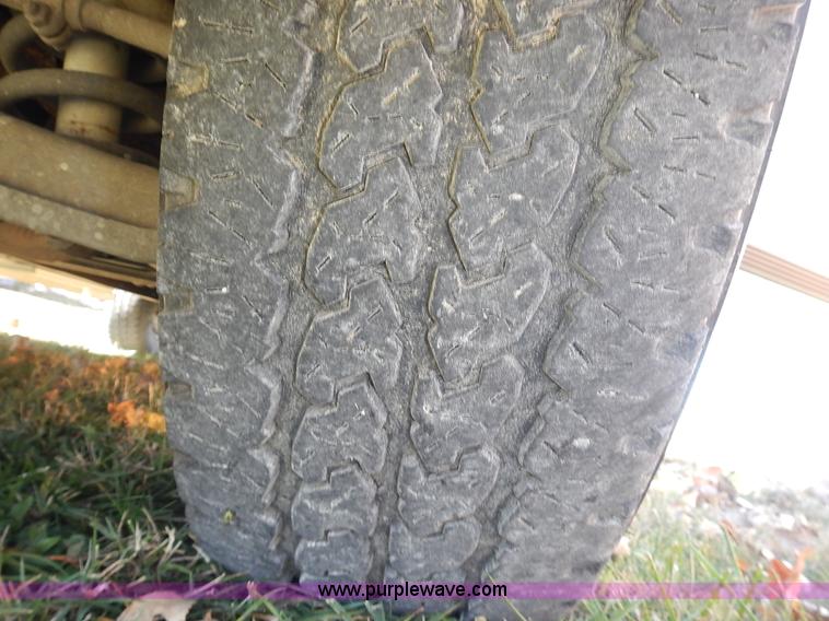 image for item J7023 1993 Chevrolet Suburban C1500 SUV