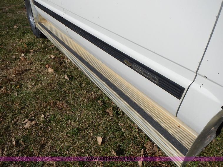 image for item J7023 1993 Chevrolet Suburban C1500 SUV