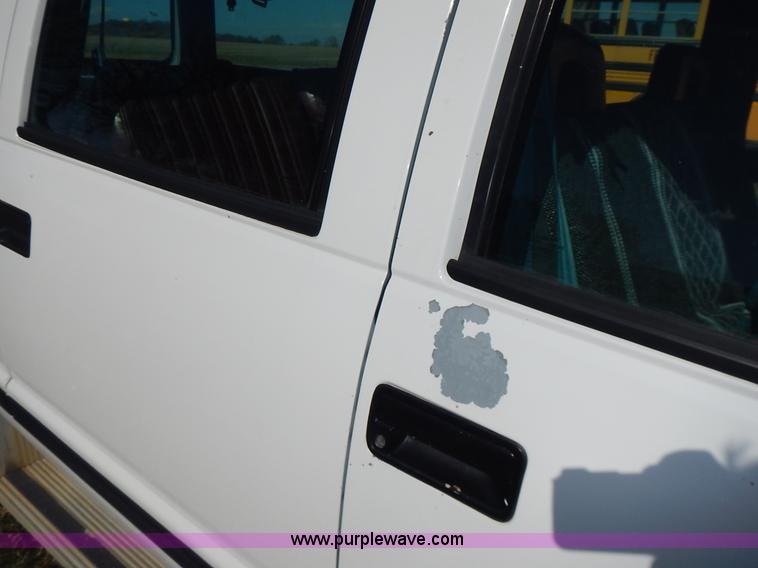 image for item J7023 1993 Chevrolet Suburban C1500 SUV