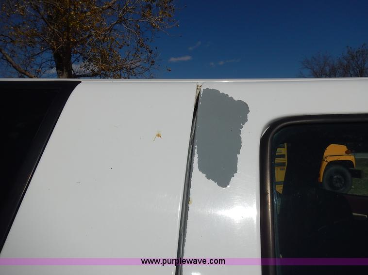 image for item J7023 1993 Chevrolet Suburban C1500 SUV