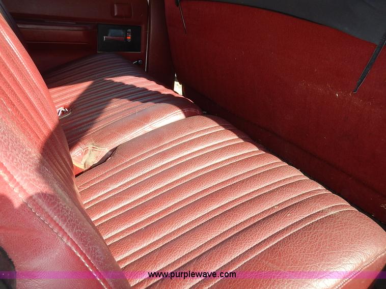 image for item J7023 1993 Chevrolet Suburban C1500 SUV