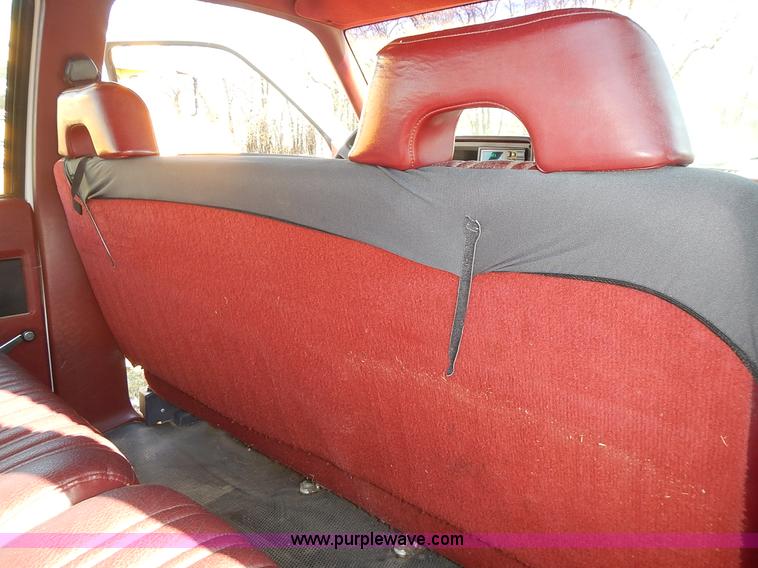 image for item J7023 1993 Chevrolet Suburban C1500 SUV