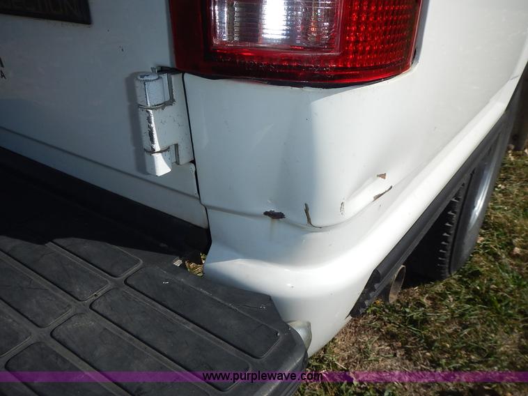 image for item J7023 1993 Chevrolet Suburban C1500 SUV