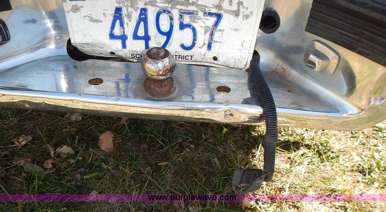 image for item J7023 1993 Chevrolet Suburban C1500 SUV