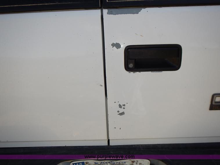 image for item J7023 1993 Chevrolet Suburban C1500 SUV