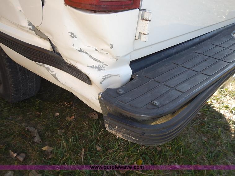 image for item J7023 1993 Chevrolet Suburban C1500 SUV