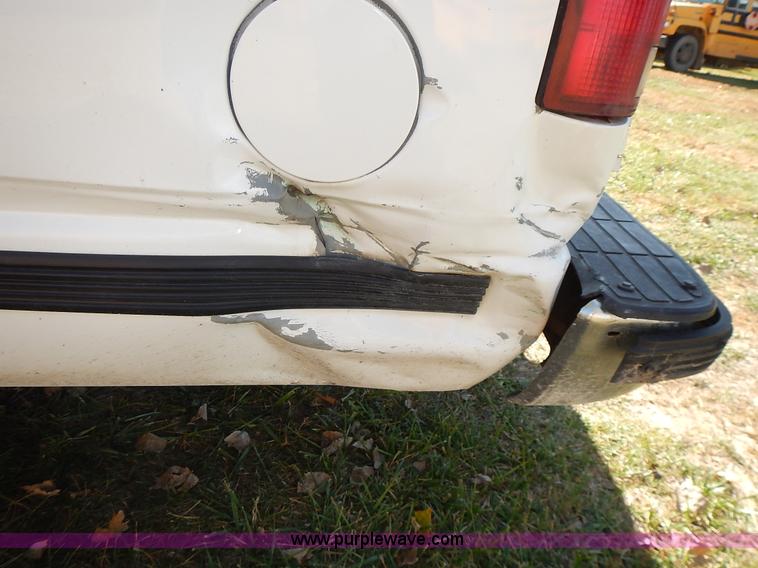 image for item J7023 1993 Chevrolet Suburban C1500 SUV