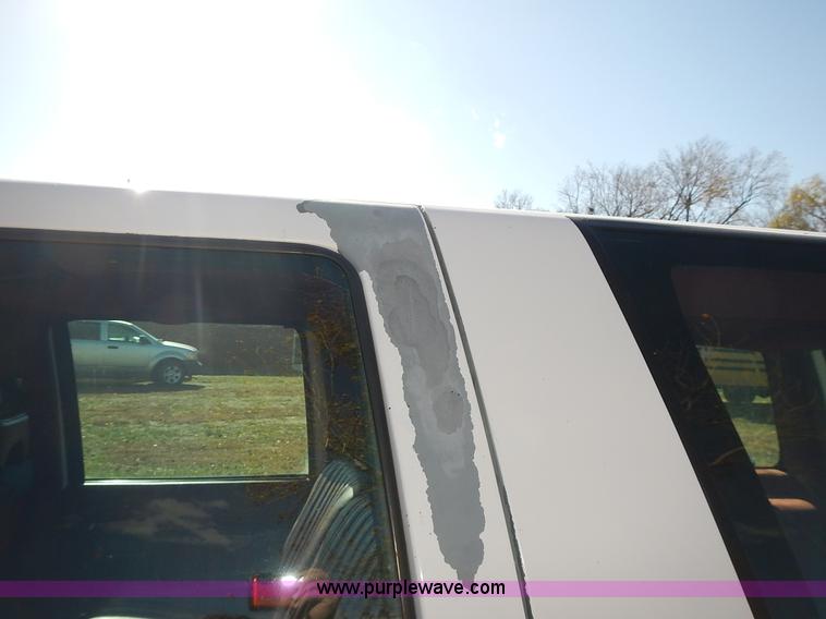 image for item J7023 1993 Chevrolet Suburban C1500 SUV