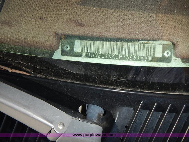 image for item J7023 1993 Chevrolet Suburban C1500 SUV