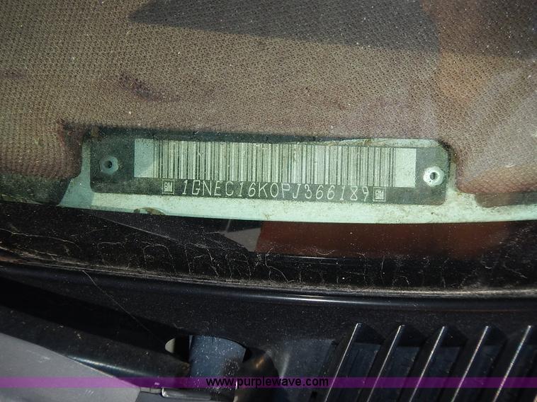 image for item J7023 1993 Chevrolet Suburban C1500 SUV