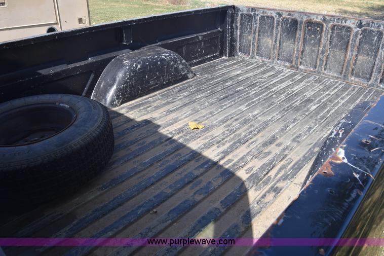 image for item J7024 1989 Chevrolet C1500 pickup truck