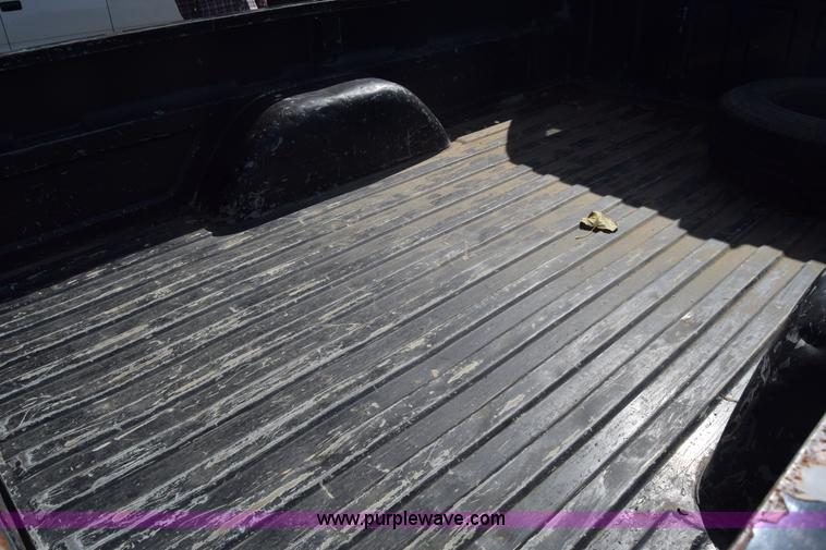 image for item J7024 1989 Chevrolet C1500 pickup truck