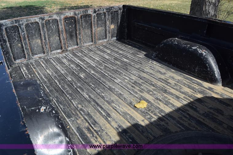 image for item J7024 1989 Chevrolet C1500 pickup truck