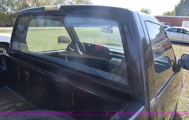 image for item J7024 1989 Chevrolet C1500 pickup truck